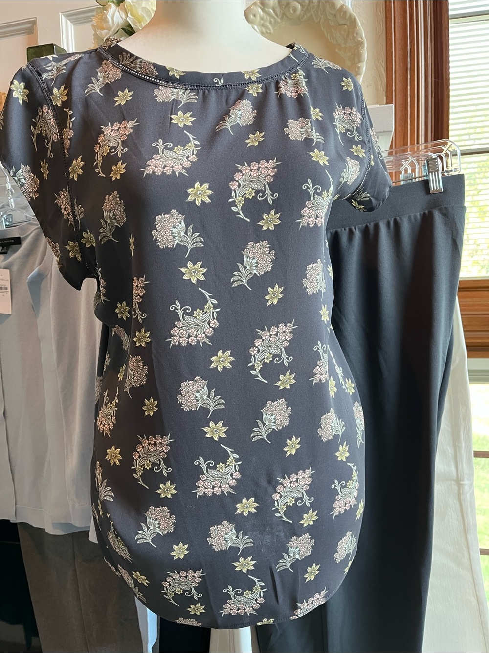 LOFT Coastal Grey Floral Cap-Sleeve Keyhole Top